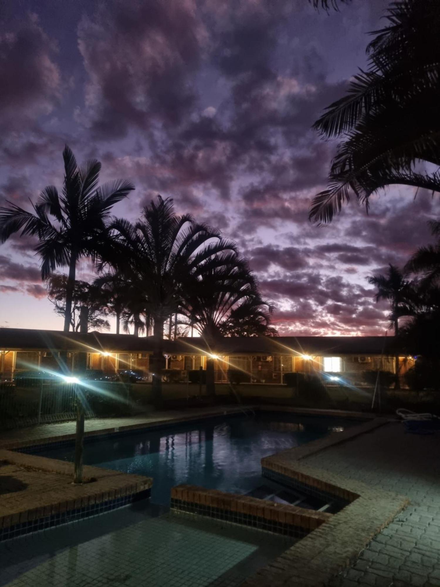 Bororen Koorawatha Homestead Motel מראה חיצוני תמונה