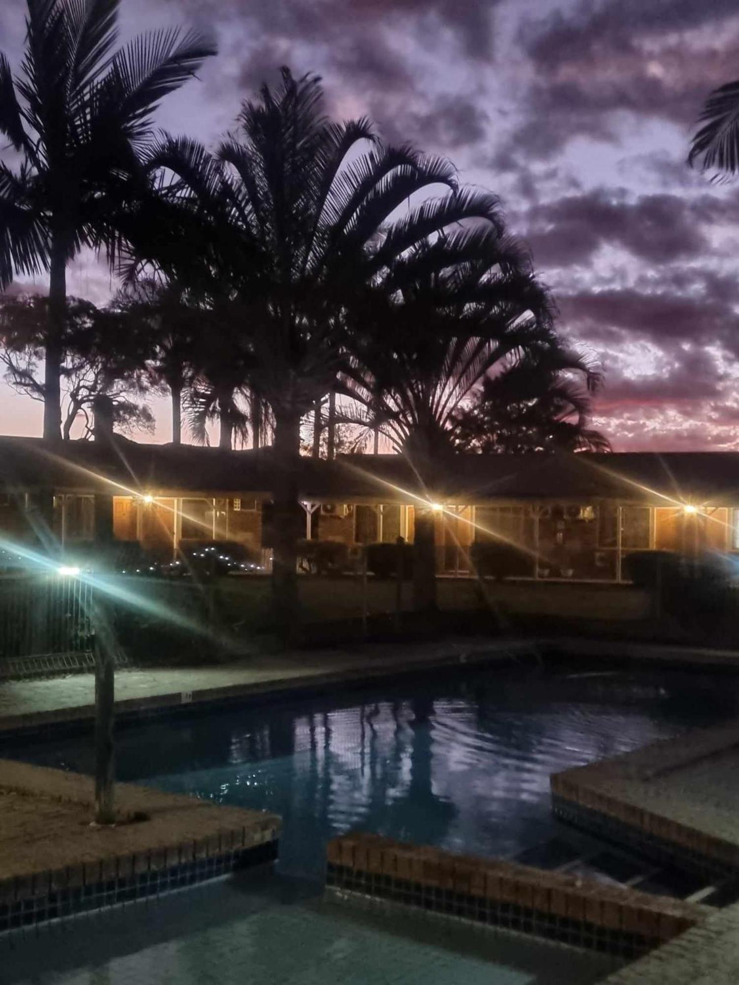 Bororen Koorawatha Homestead Motel מראה חיצוני תמונה