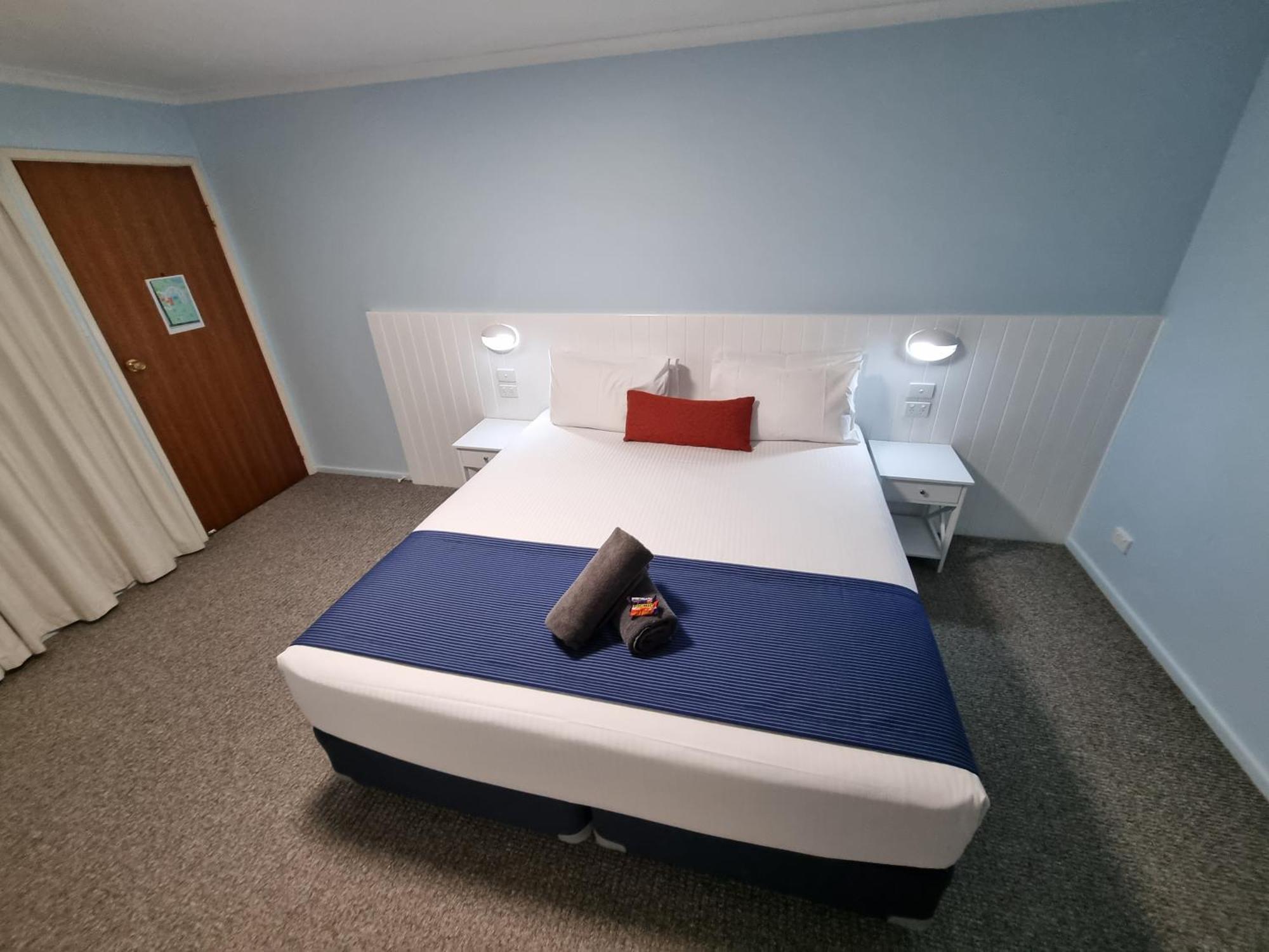 Bororen Koorawatha Homestead Motel חדר תמונה