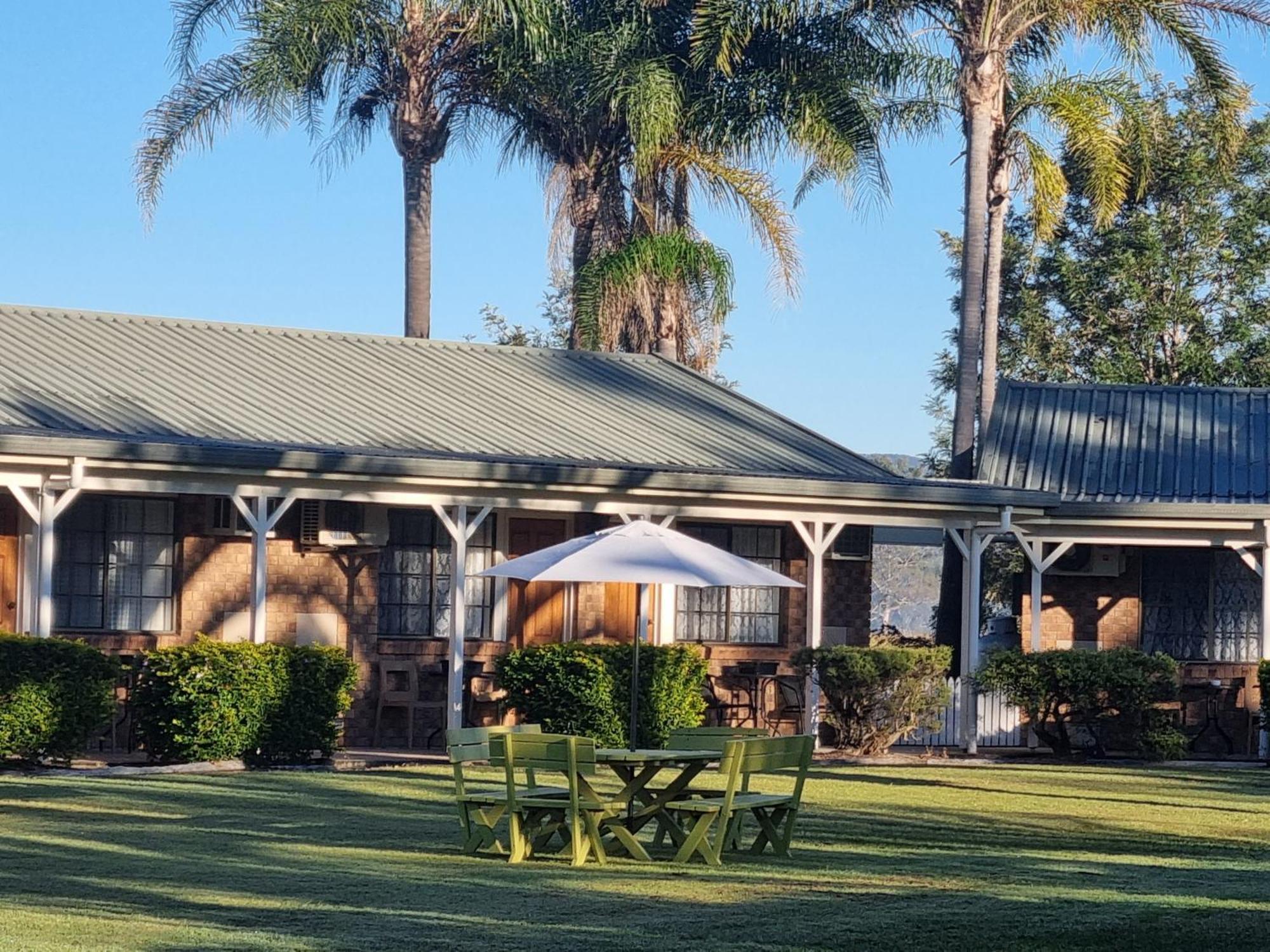 Bororen Koorawatha Homestead Motel מראה חיצוני תמונה