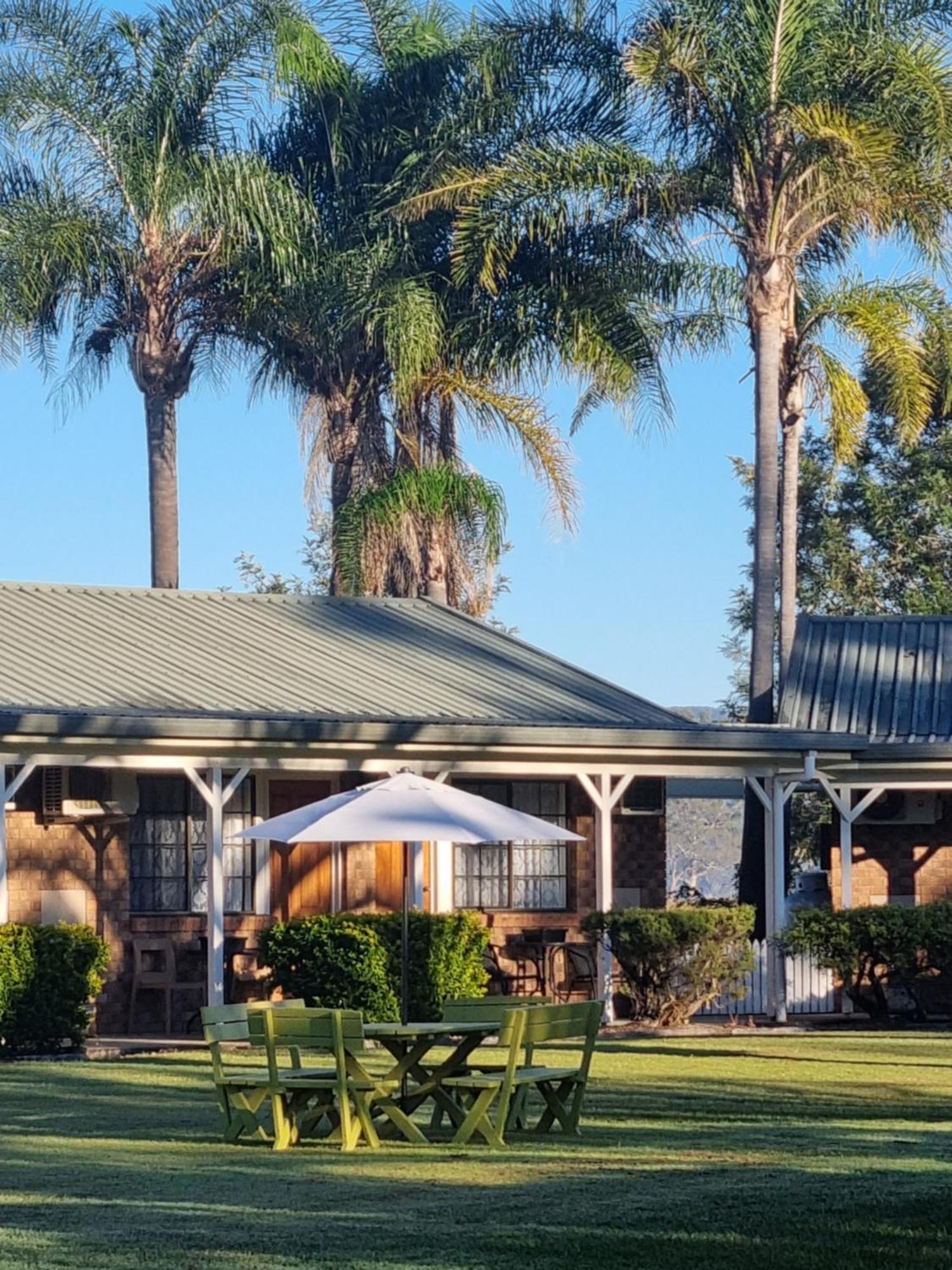 Bororen Koorawatha Homestead Motel חדר תמונה