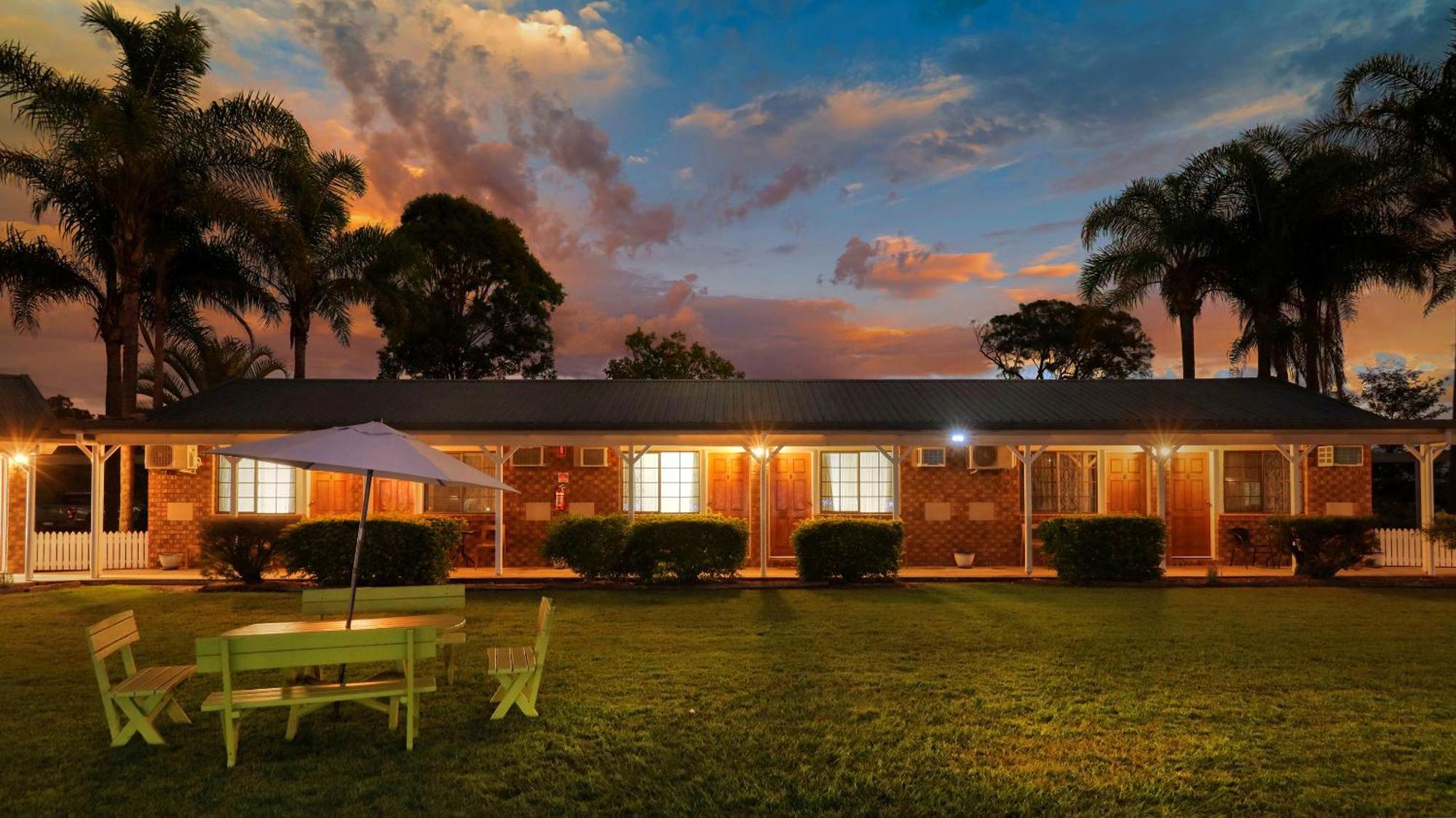 Bororen Koorawatha Homestead Motel מראה חיצוני תמונה