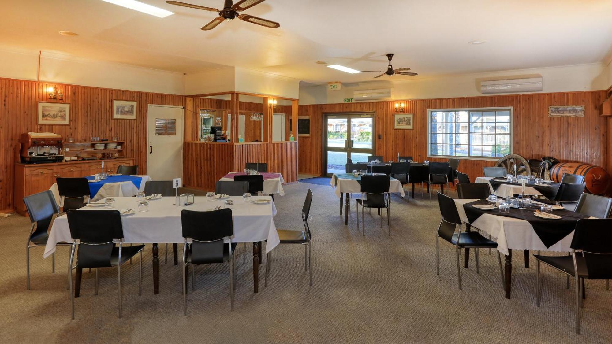 Bororen Koorawatha Homestead Motel מראה חיצוני תמונה